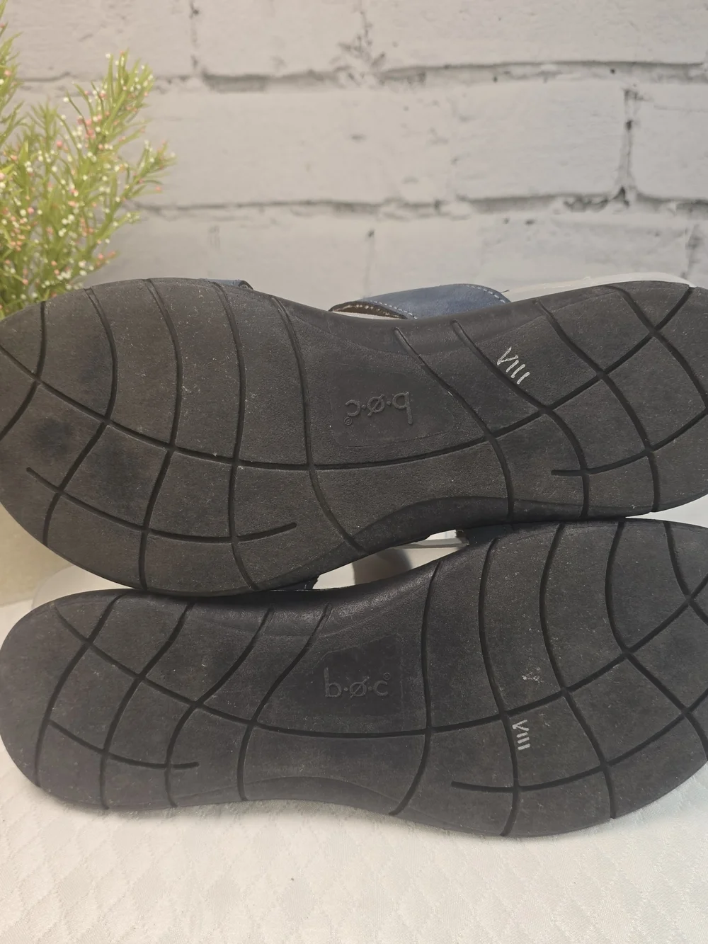 BOC BLUE LEATHER STRAPPY CUSHIONED FLAT SANDAL MINIMALIST FISHERMAN WOMENS 8 EUC